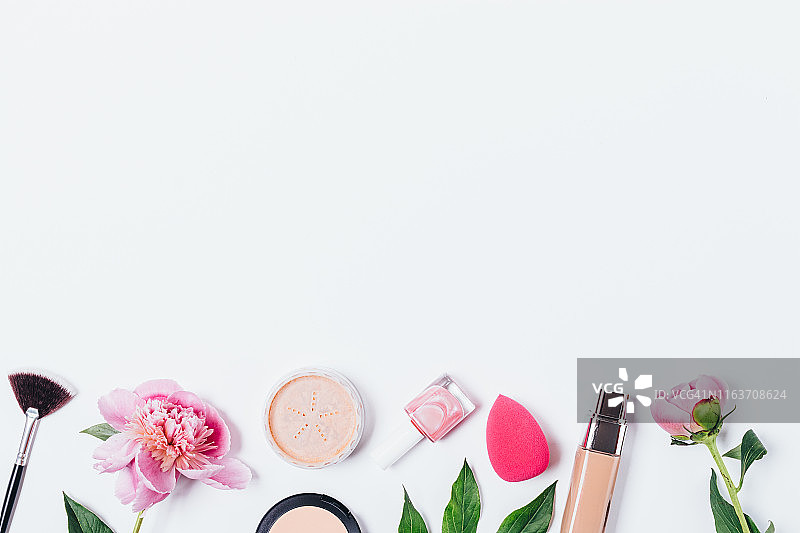 化妆品产品排列表顶视图图片素材