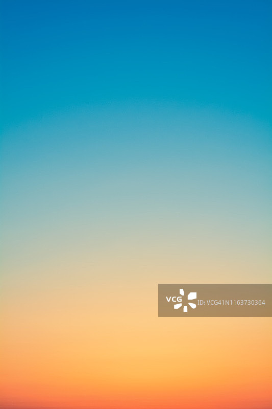 日落时天空的渐变色图片素材