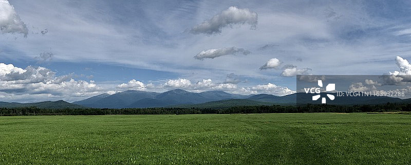 从美国新罕布什尔州杰斐逊看到的白色山脉总统山脉图片素材