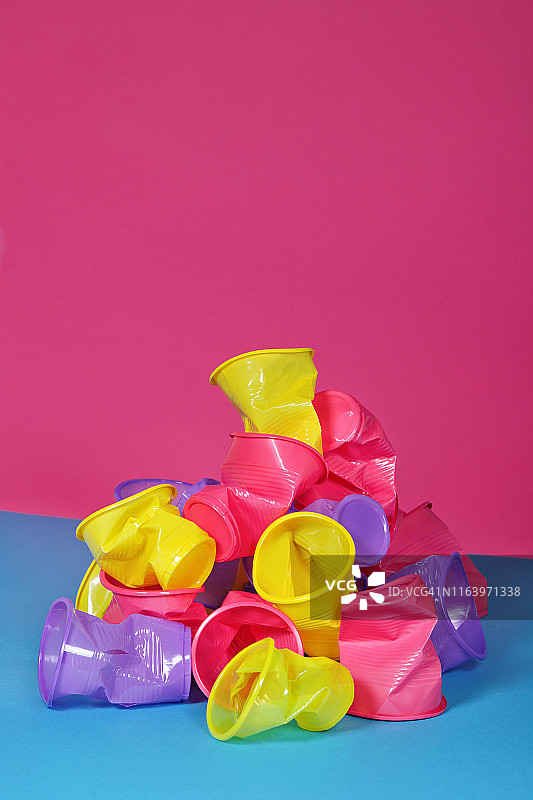 彩色塑料杯图片素材