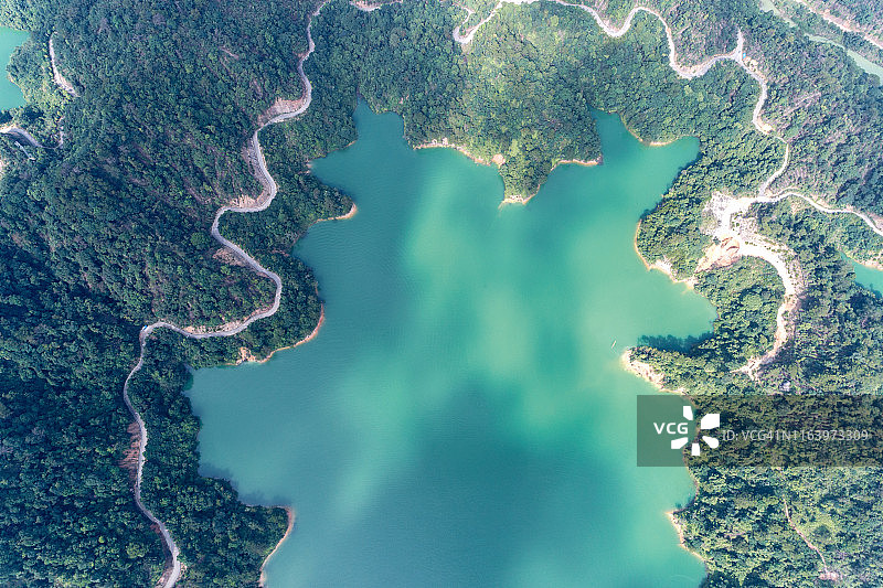 中国绿色湖泊的航拍景色图片素材