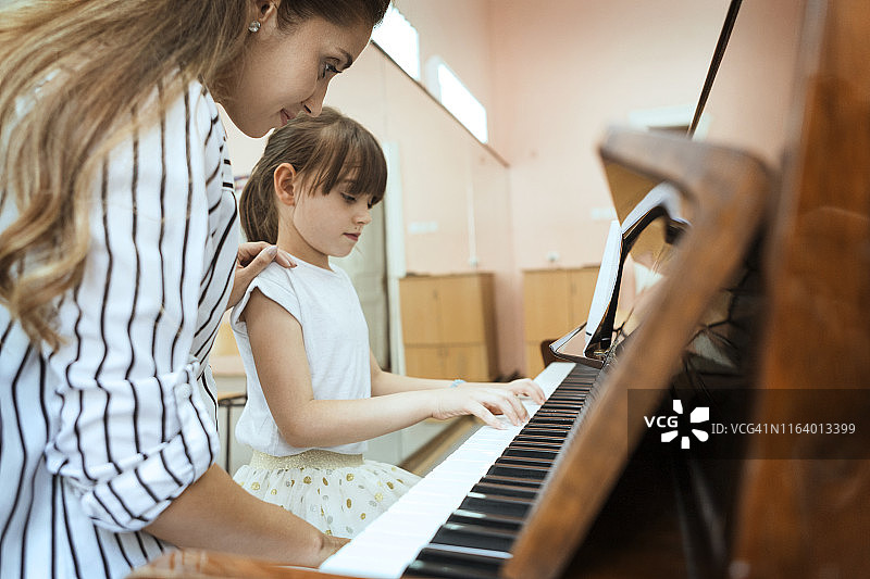 现在重试图片素材