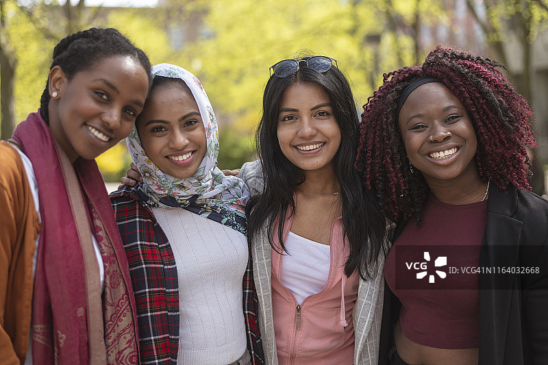 不同民族的朋友图片素材