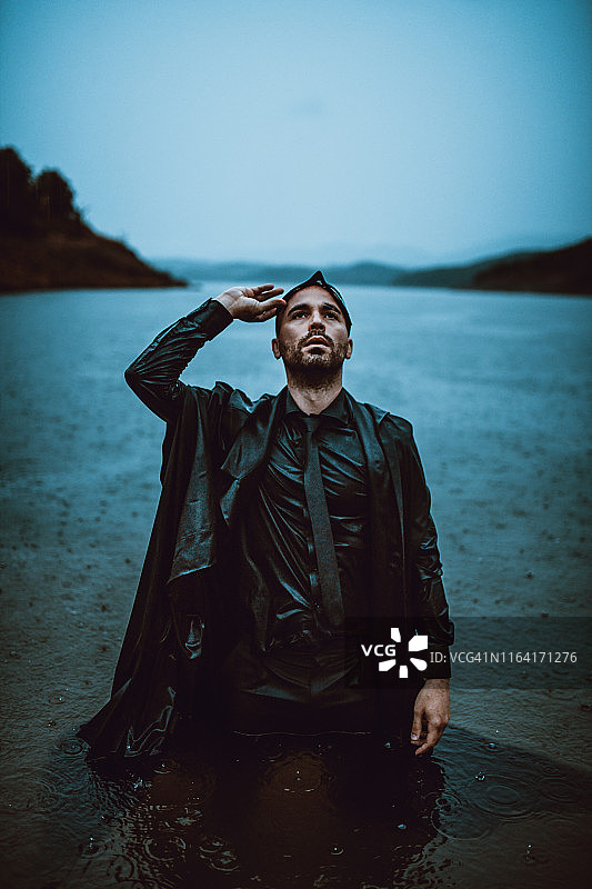 商人试图摆脱沮丧图片素材