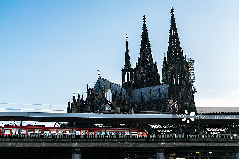 科隆大教堂和科隆中央车站站台图片素材