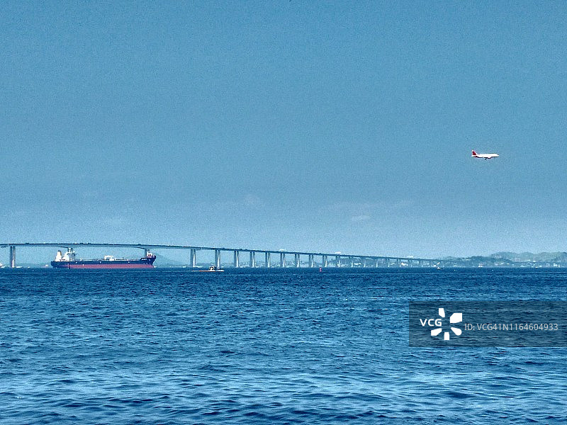 巴西里约热内卢的里约-尼泰罗伊大桥图片素材