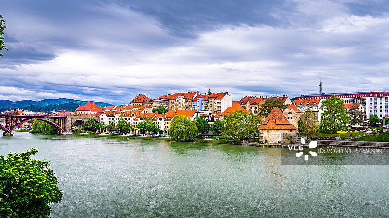 马里博尔老城，德拉瓦河与红屋顶图片素材