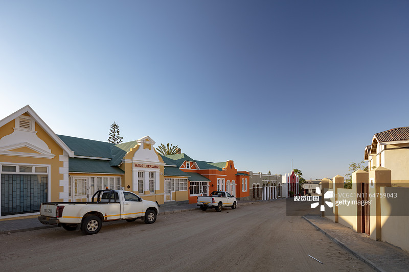 纳米比亚西南吕德里茨前钻石矿业小镇的历史悠久的伯格街图片素材
