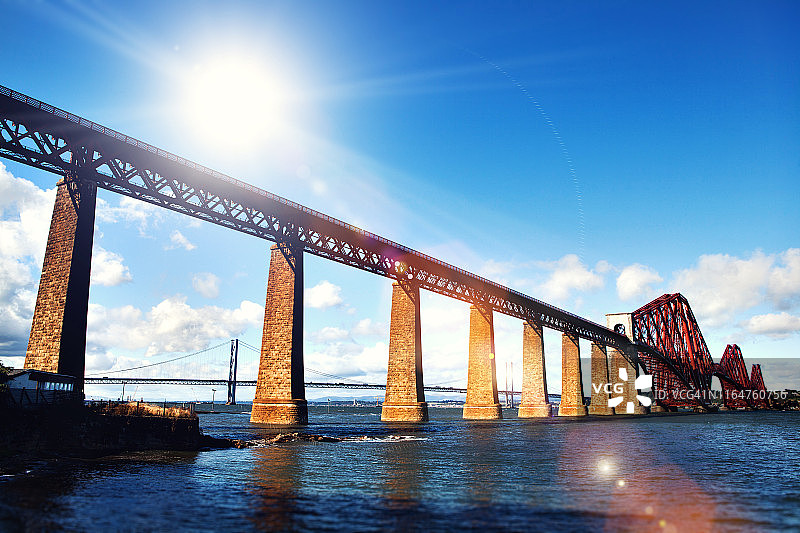 福斯铁路桥上的阳光图片素材