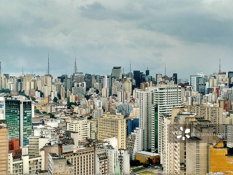 巴西圣保罗天际线，保利斯塔大街为背景图片素材