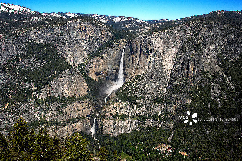 从哨兵穹丘观赏优胜美地瀑布图片素材