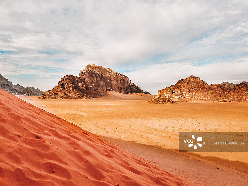 中东的瓦迪拉姆沙漠图片素材