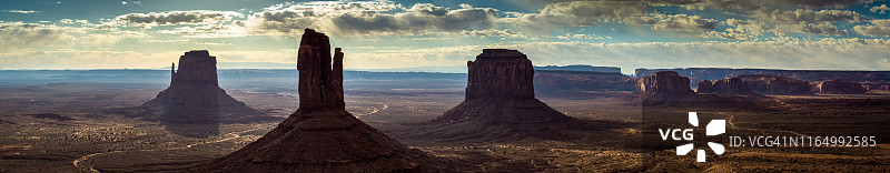 纪念碑谷著名孤山航拍全景图片素材