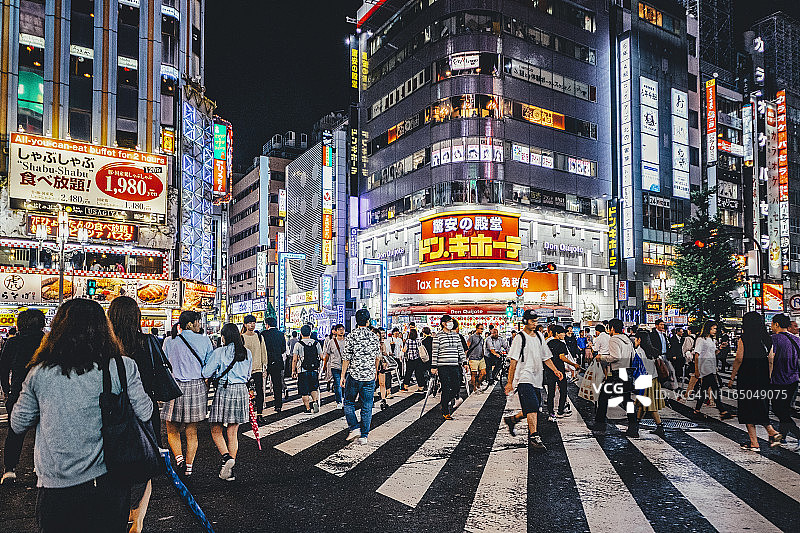 夜晚的新宿歌舞伎町红灯区图片素材