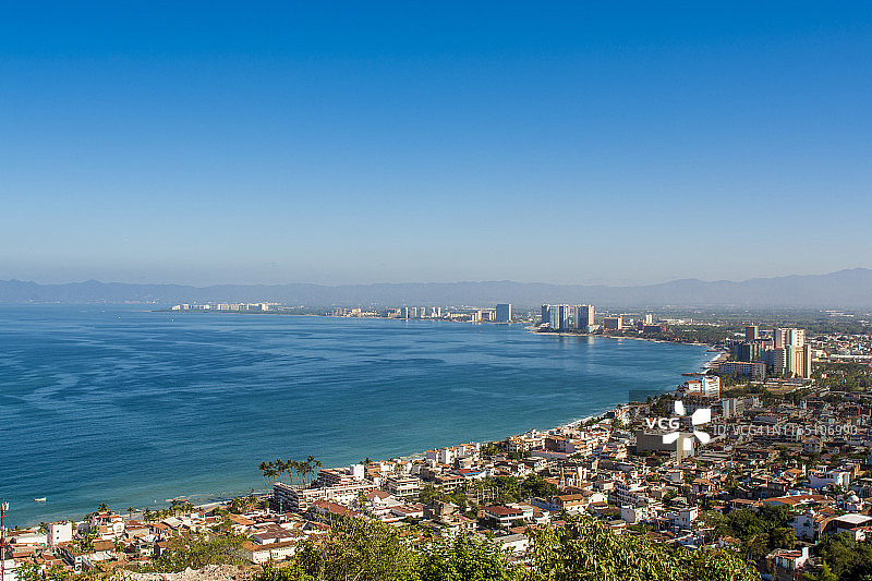 墨西哥哈利斯科州巴亚尔塔港天际线图片素材