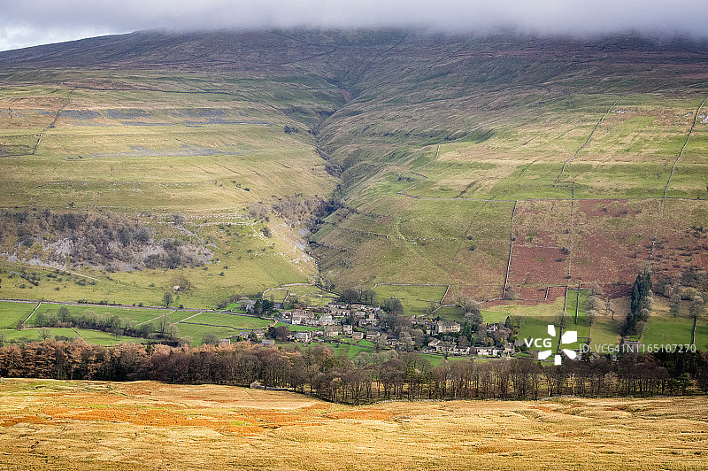 从约克郡沃夫代尔的伯克斯费尔看到的巴克登，英国图片素材