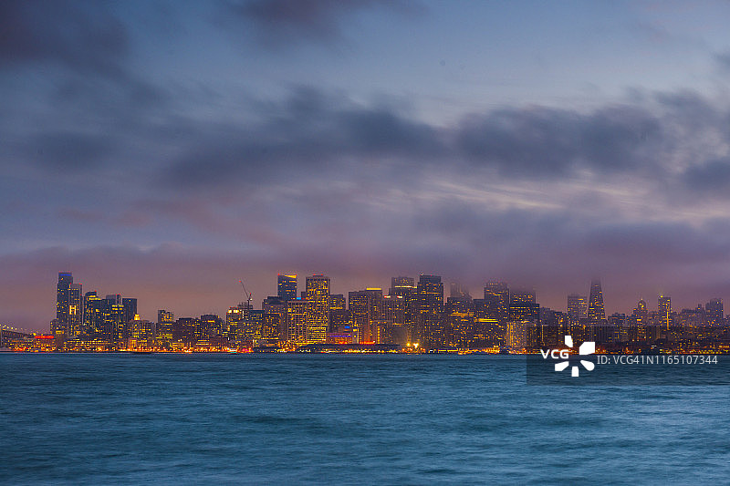 从金银岛看旧金山城市天际线图片素材