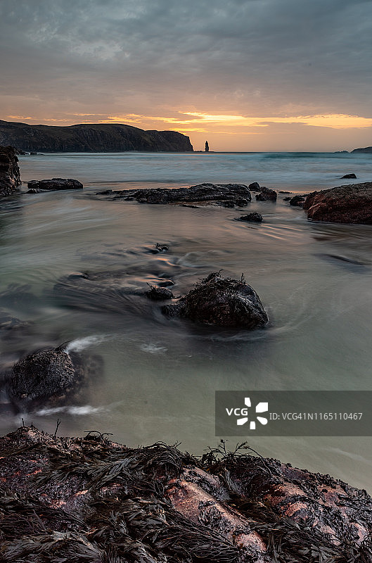 苏格兰萨瑟兰桑德伍德海湾岩层地貌图片素材