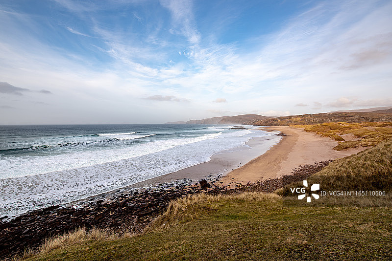 苏格兰萨瑟兰郡桑德伍德海湾远眺雷角图片素材