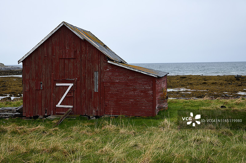 挪威北部Saltjern的红色谷仓图片素材