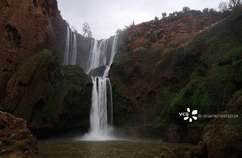 塔纳格梅尔特著名的乌祖德瀑布景观图片素材