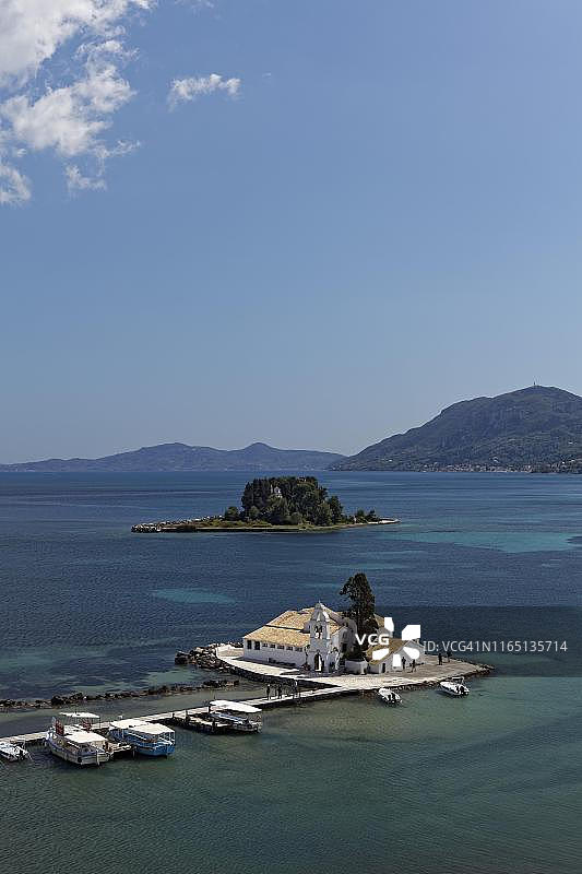 瓦赫纳岛修道院和老鼠岛，卡诺尼半岛，科孚岛，爱奥尼亚群岛，希腊图片素材