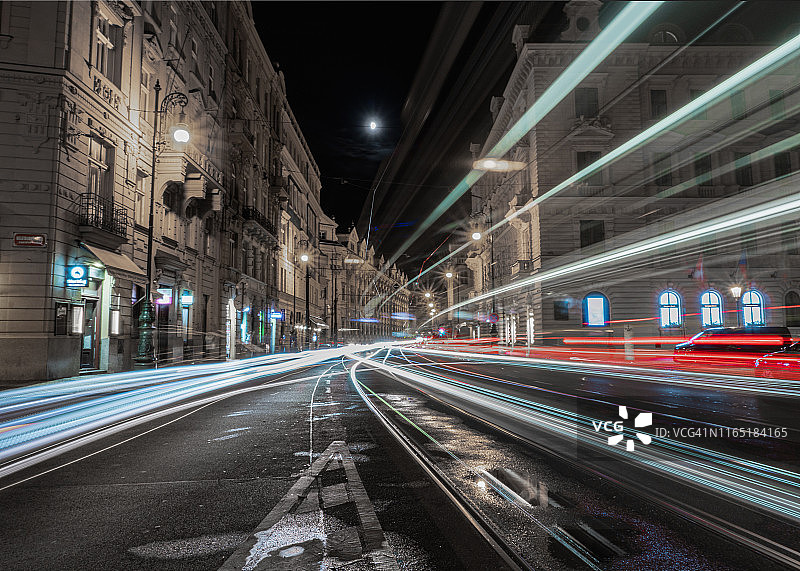 布拉格车队低饱和度长曝光摄影图片素材