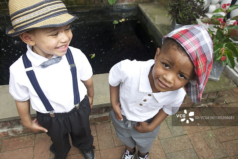 盛装打扮的非裔美国男孩肖像图片素材