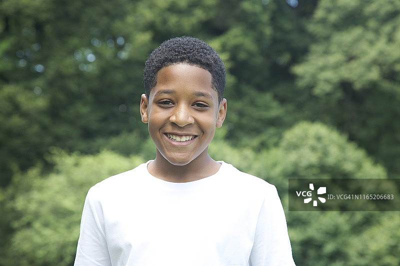 非洲裔美国青少年肖像图片素材