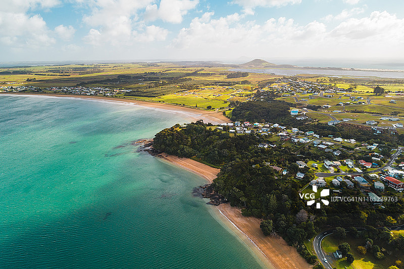 新西兰北岛的蓝色水域图片素材