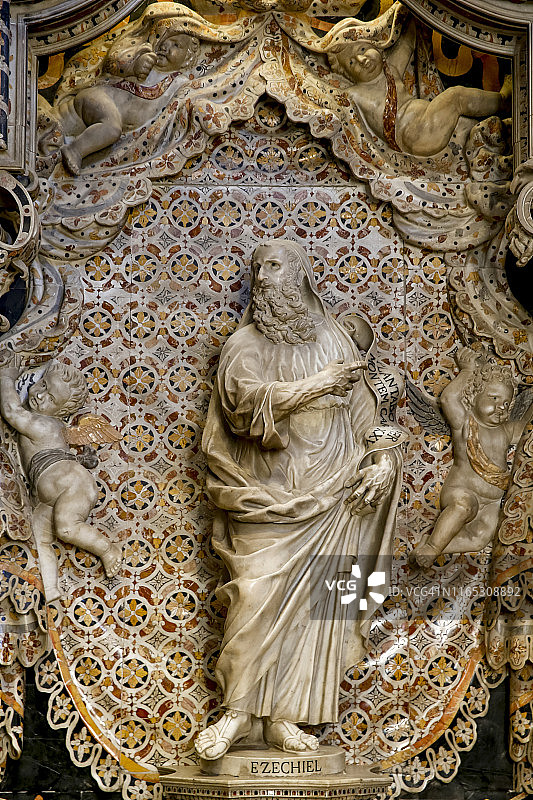 意大利西西里蒙雷阿莱圣玛丽亚诺瓦大教堂。十字架小教堂。Baltassare Pampillonia的以西结先知。图片素材