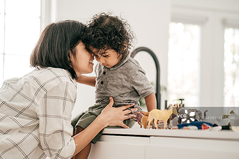 生孩子前需要存多少钱图片素材