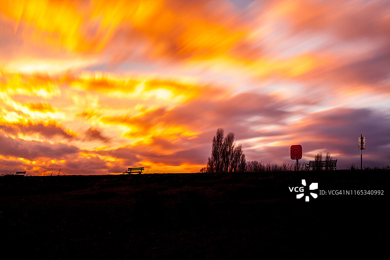 日落时的长椅图片素材