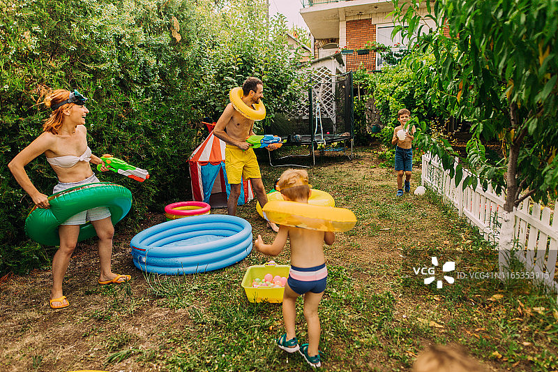 院子里的水仗图片素材