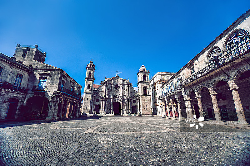 古巴哈瓦那大教堂广场图片素材