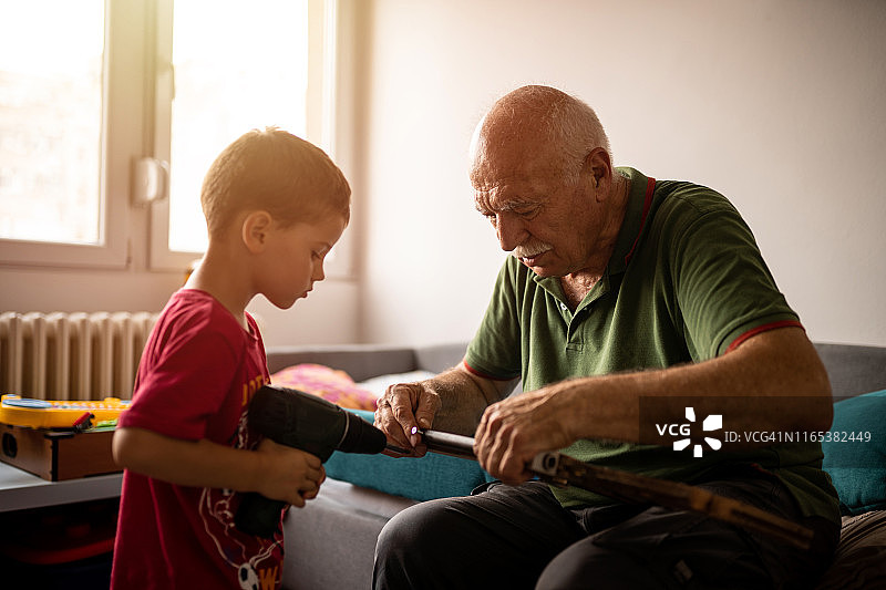 在家修理物品图片素材