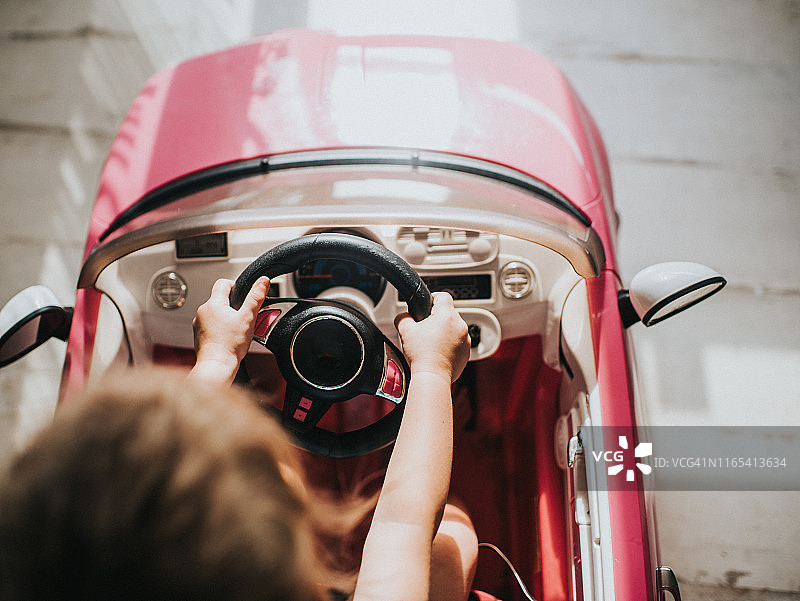 粉色敞篷车图片素材