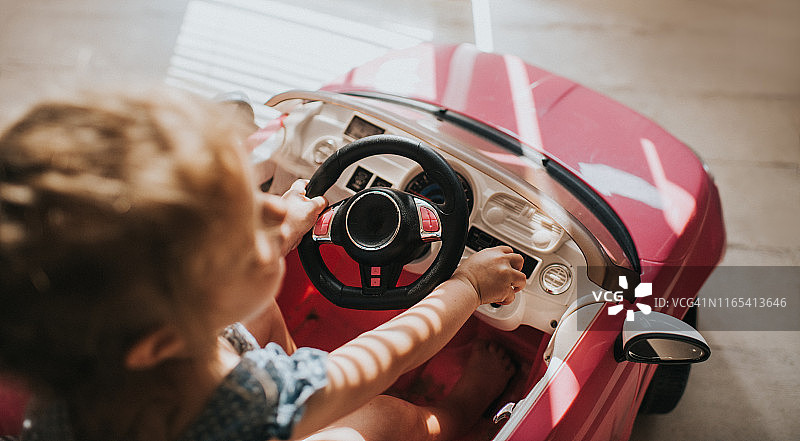 粉色敞篷车图片素材