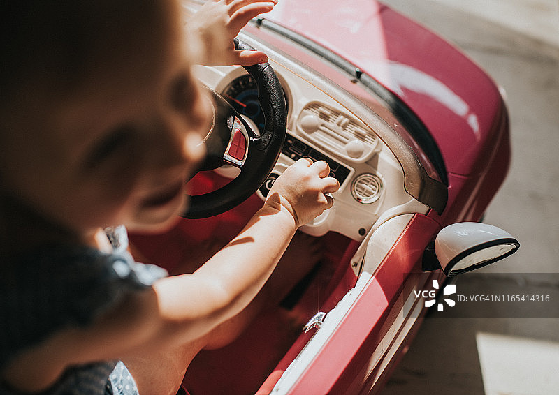 粉色敞篷车图片素材