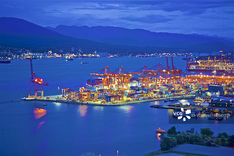 不列颠哥伦比亚省温哥华港黄昏鸟瞰图图片素材