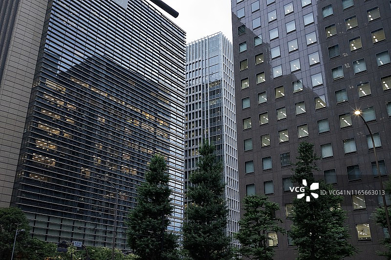 建筑外观：窗户与墙壁图片素材