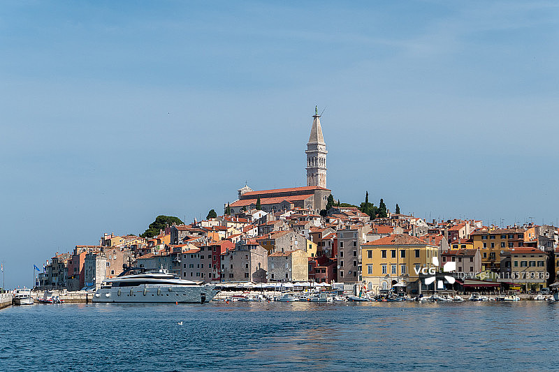 罗维尼海港和天际线图片素材