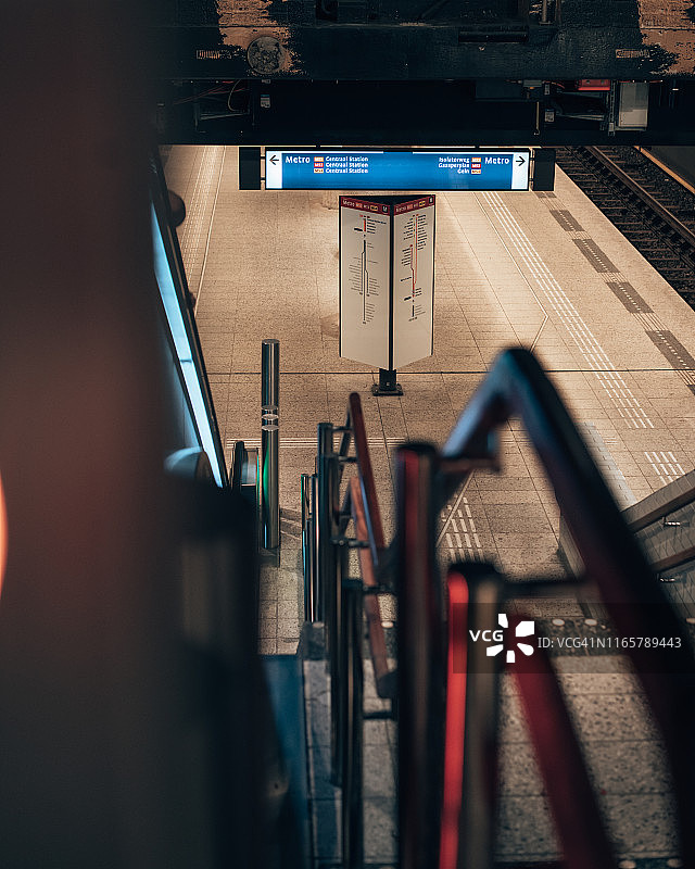 阿姆斯特丹酷炫的地下地铁站图片素材
