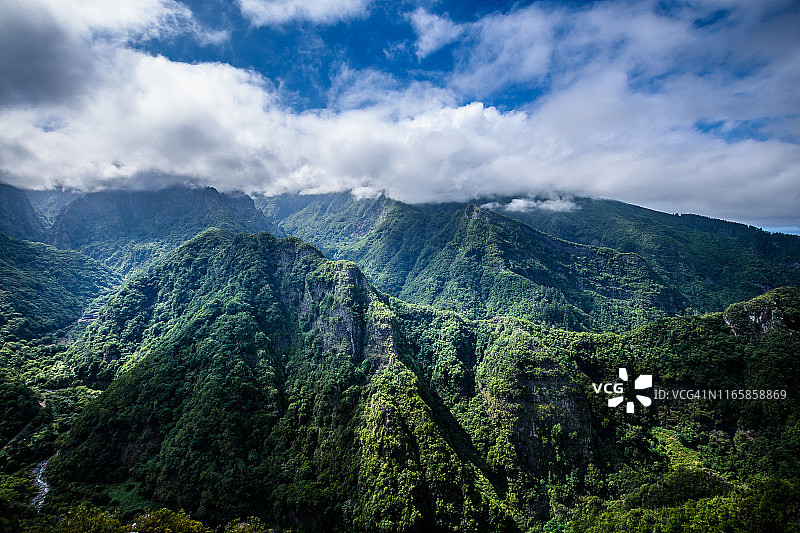 巴尔科伊斯 Levada dos 多云山景图片素材