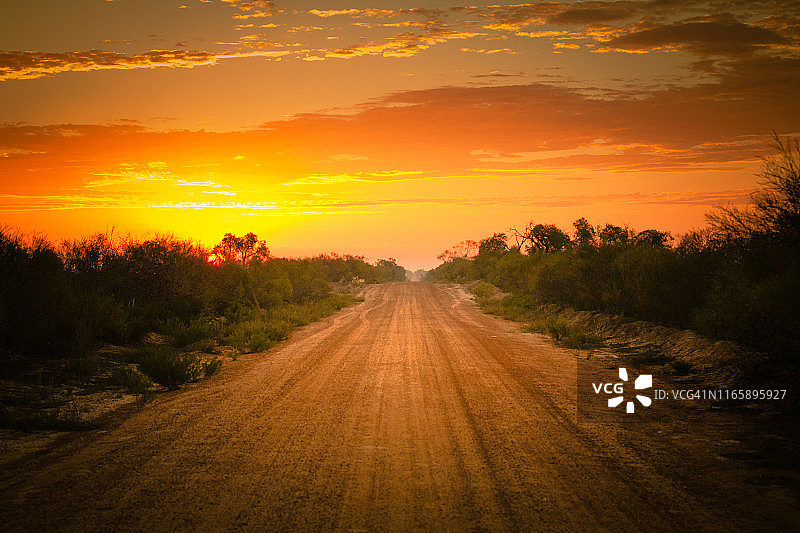 西澳大利亚的尘土路图片素材