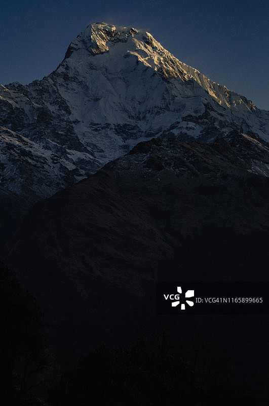 安娜普尔纳南峰图片素材