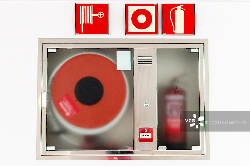 墙上的消防水带图片素材