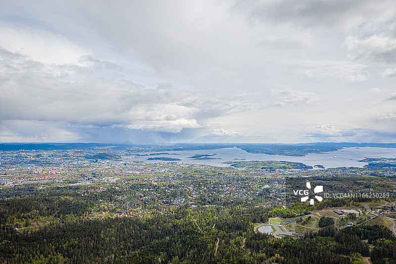从霍尔门科伦眺望奥斯陆全景图片素材