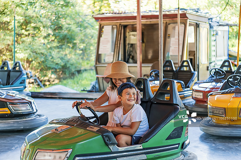 游乐园的欢乐时光图片素材