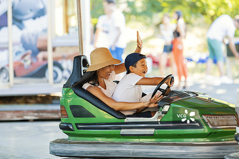 游乐园的欢乐时光图片素材